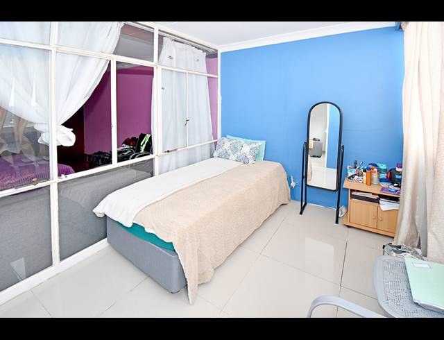 2.5 BEDROOM APARTMENT FOR SALE IN BEDFORD GARDENS